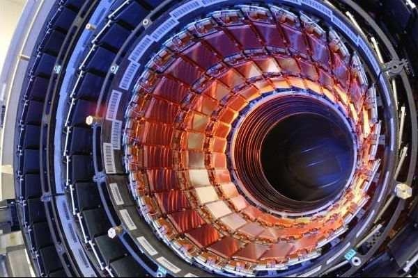 CERN: Η επαναλειτουργία του γεννά ελπίδες για την ανακάλυψη νέου υπερσωματιδίου εντός του 2015