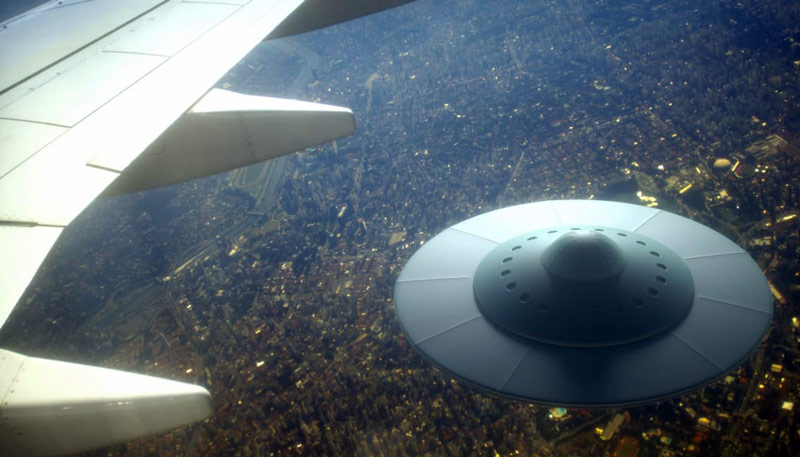UFO πιάστηκε από κάμερα αεροπλάνου