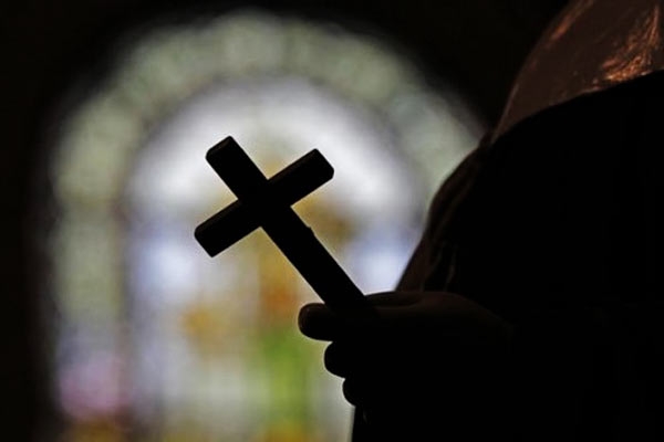 Απάτη 30 εκατ. ευρώ έστησε υψηλόβαθμος καθολικός κληρικός