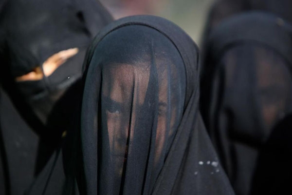 Κόβει σάρκες το νέο μεταλλικό εργαλείο του ISIS για την τιμωρία των γυναικών