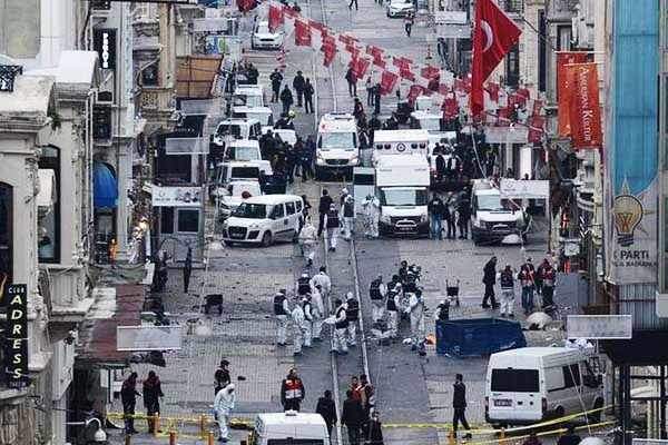 Ψάχνουν τρεις καμικάζι για το μακελειό στην Κωνσταντινούπολη