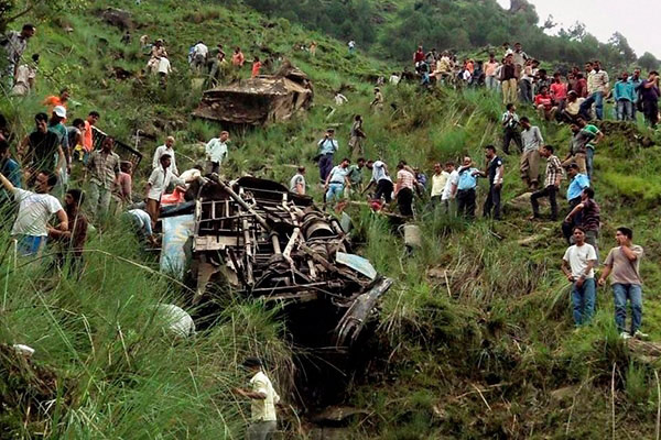 Τουλάχιστον επτά νεκροί από την πτώση λεωφορείο σε φαράγγι στην Ινδία | Διεθνείς Ειδήσεις
