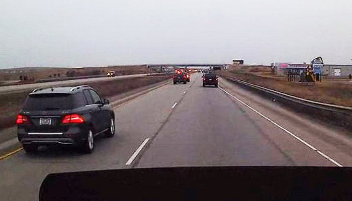 Οδηγός δεν κρατούσε αποστάσεις και κατέληξε στο χαντάκι | Βίντεο με Ατυχήματα Οδηγών