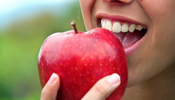 Πώς θα ενυδατώσετε την επιδερμίδα σας με μήλο