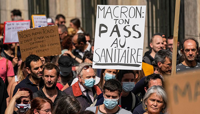 Γαλλία: Μεγάλες διαδηλώσεις κατά του υποχρεωτικού εμβολιασμού και του υγειονομικού πάσου