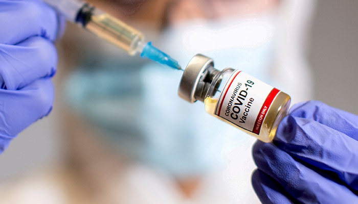 Υποχρεωτικός εμβολιασμός: Σε άδεια άνευ αποδοχών οσοι αρνηθούν το εμβόλιο